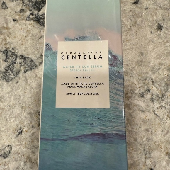 Madagascar Centella Hyalu-cica Water-Fit Sun-serum SPF50+ (Twin Pack) - Picture 1 of 4